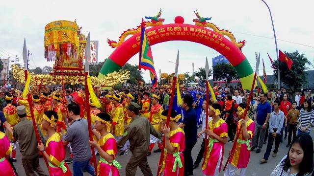 Hàng vạn người dự Lễ khai hội đền Cửa Ông