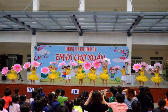 Tiết mục văn nghệ chào mừng thành công của cuộc thi Tiết mục văn nghệ chào mừng thành công của cuộc thi