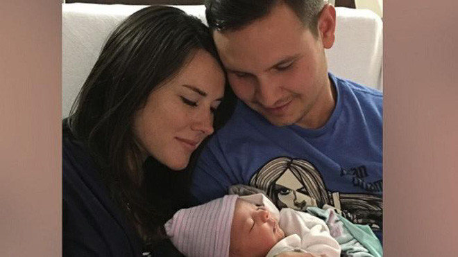 Chồng tí tởn chụp ảnh selfie lúc vợ tái mặt đau đẻ còn khoe lên mạng, ai cũng lo lắng cho “tính mạng” của anh sau đó - Ảnh 3. Chồng tí tởn chụp ảnh selfie lúc vợ tái mặt đau đẻ còn khoe lên mạng, ai cũng lo lắng cho “tính mạng” của anh sau đó - Ảnh 3.