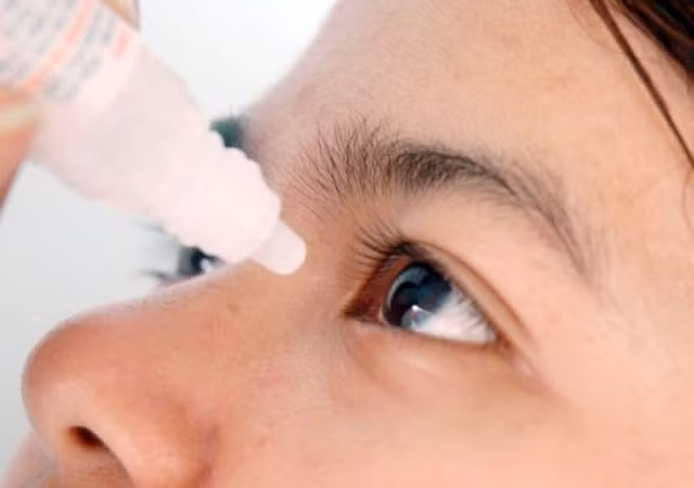 Hỏng mắt vì thói quen nhỏ thuốc mắt hàng ngày