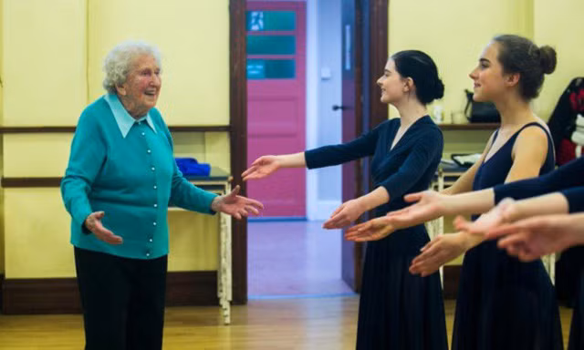 Cụ bà 97 tuổi vẫn miệt mài dạy múa ba lê