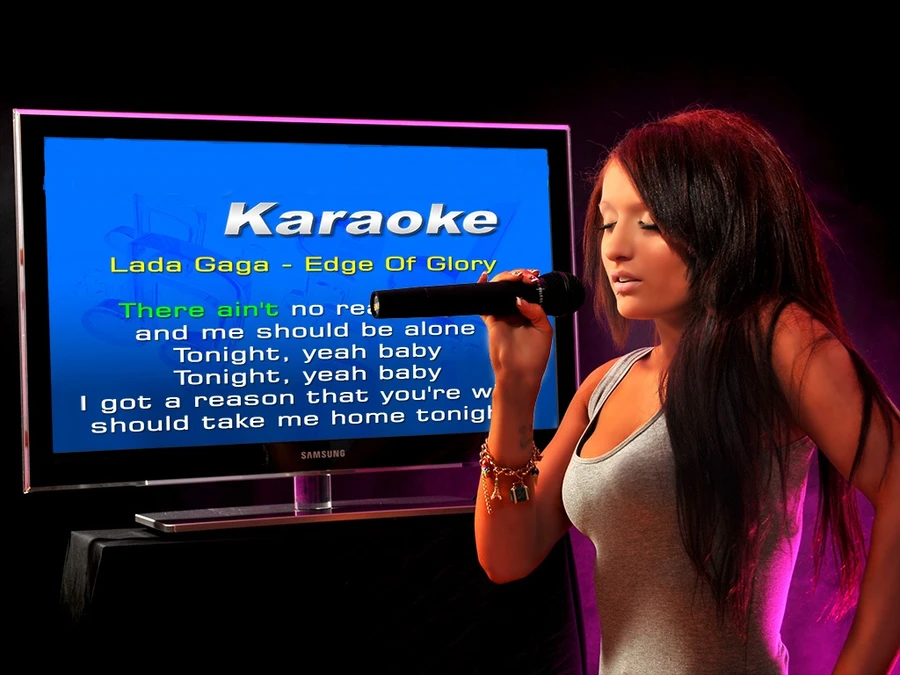 Hát karaoke hiện phổ biến trên khắp thế giới. 