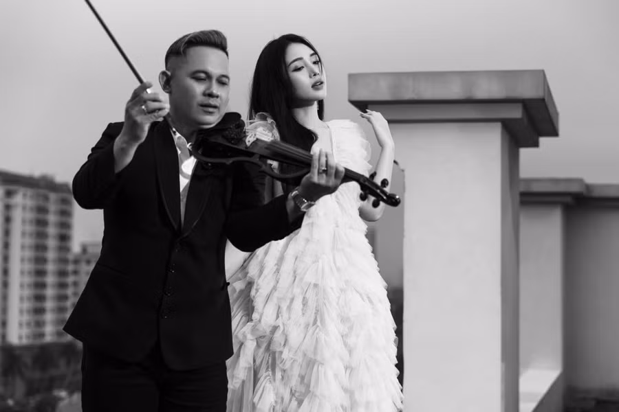 Hy Đạt hòa âm trong MV “Chuyện tình yêu” vừa ra mắt dịp Valentine 2023 của Phương Mai “Sao mai”.