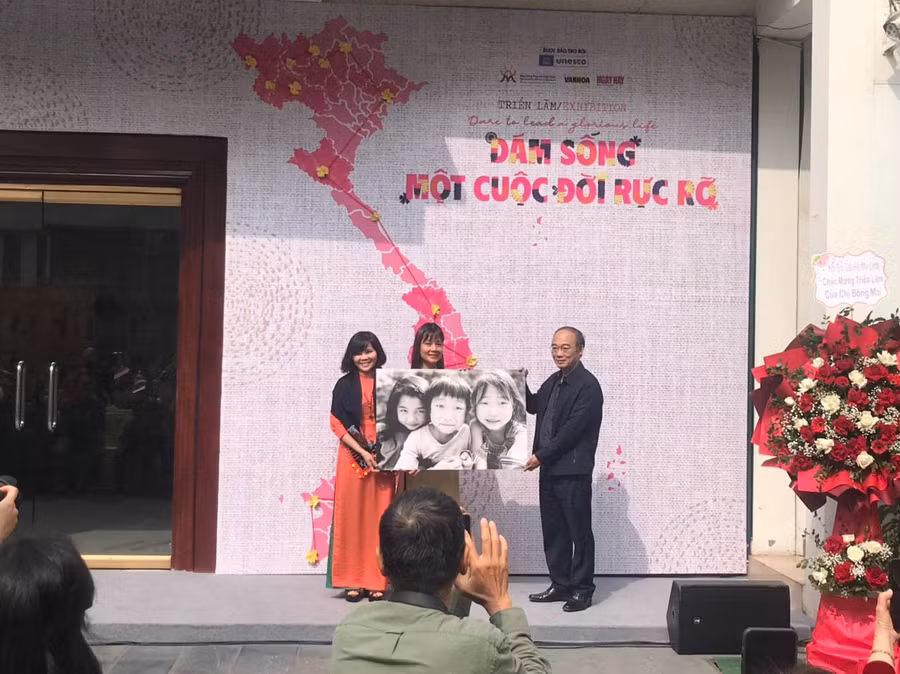 Một trong những bức ảnh được tác giả trao tặng Bảo tàng PNVN