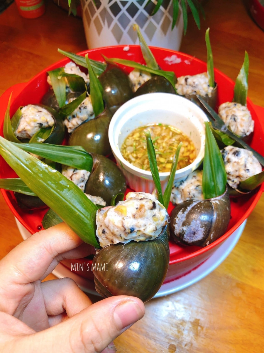 Món ốc nhồi thịt hấp.