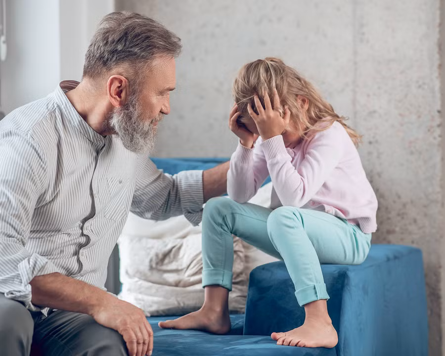 Thất bại của trẻ là cơ hội để cha mẹ dạy trẻ kỹ năng chấp nhận và giải quyết vấn đề. (Ảnh: ITN).