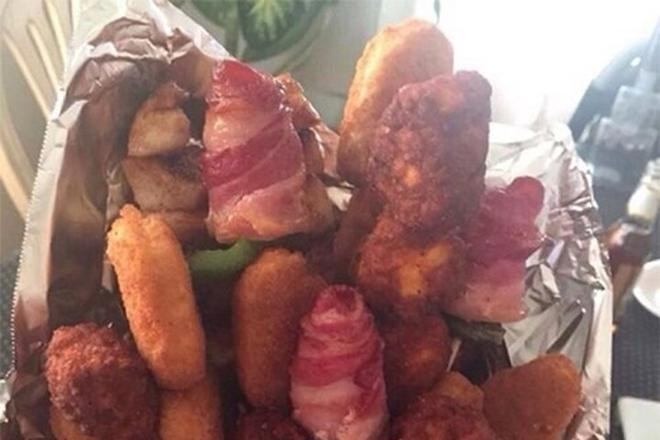 Món quà này thì chỉ cái dạ dày là vui thôi, còn chị em không vui tí nào đâu. Nhận nó không những béo mà còn chẳng thích gì. Món quà này thì chỉ cái dạ dày là vui thôi, còn chị em không vui tí nào đâu. Nhận nó không những béo mà còn chẳng thích gì.