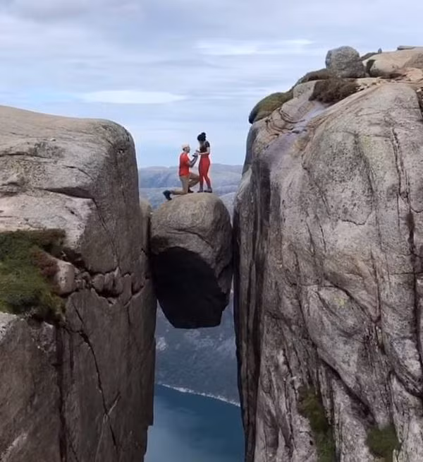 Richards đã thực hiện màn cầu hôn đầy ấn tượng