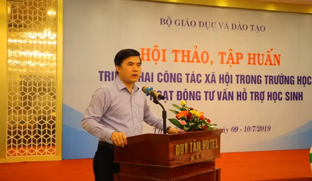 Ông Bùi Văn Linh - Phó Vụ trưởng phụ trách Vụ GDCTHSSV phát biểu tại hội thảo