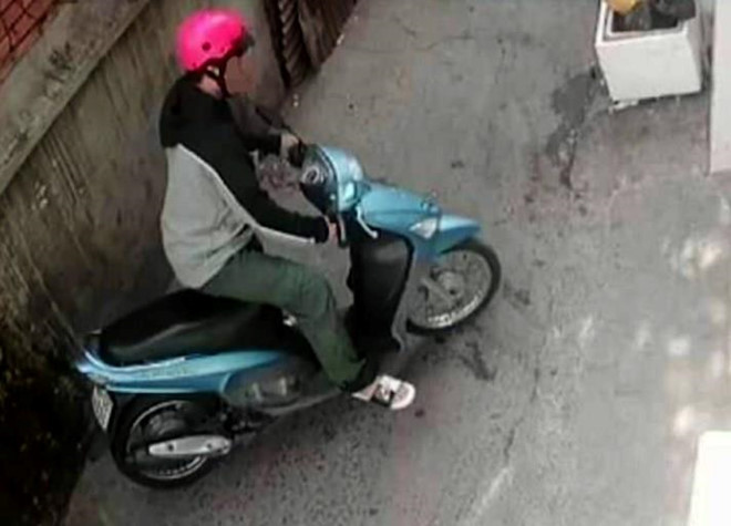 vụ sát hại nữ sinh 19 tuổi: tìm thấy xe máy của nghi phạm ở bờ kênh hình 4 vu sat hai nu sinh 19 tuoi: tim thay xe may cua nghi pham o bo kenh hinh 4