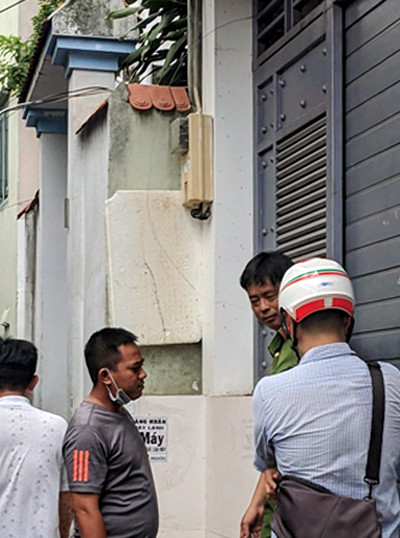 vụ sát hại nữ sinh 19 tuổi: tìm thấy xe máy của nghi phạm ở bờ kênh hình 6 vu sat hai nu sinh 19 tuoi: tim thay xe may cua nghi pham o bo kenh hinh 6