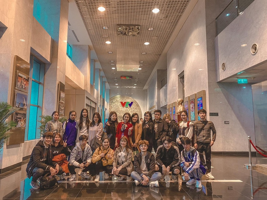 Sinh viên trường Đại học Khoa học (ĐH Thái Nguyên) tham gia công tác hướng nghề hướng nghiệp tại Đài Truyền hình Việt Nam. Sinh viên trường Đại học Khoa học (ĐH Thái Nguyên) tham gia công tác hướng nghề hướng nghiệp tại Đài Truyền hình Việt Nam.