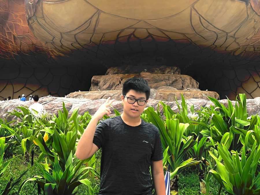 Hoàng Vương Lâm Bách. Hoàng Vương Lâm Bách.