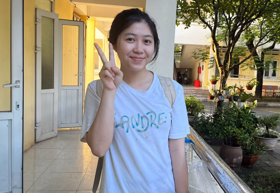 Thí sinh Vũ Phương Thảo tự tin chinh phục những môn thi trong ngày thi thứ 2.