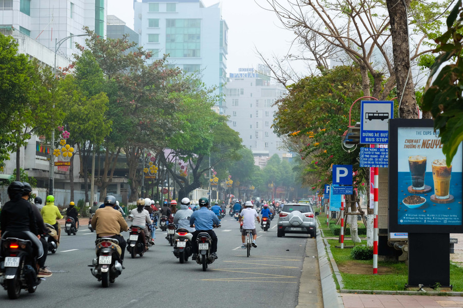 Tiết trời của TP Đà Nẵng cũng se lạnh vào sáng sớm