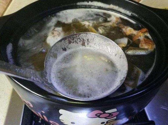 canh xương, nấu canh xương, bọt, bong bóng