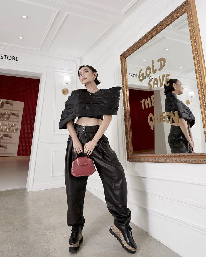 Thường xuyên theo dõi 5 fashion icon Việt này, gu thời trang của bạn nhất định thăng hạng ảnh 13 thieu tu tin ve mat tham my, day la 5 fashion icon viet ban nhat dinh phai theo doi! - 14