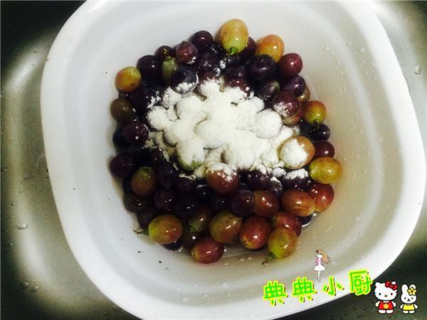 Rửa với nước chỉ là bước 1, nho phải rửa thêm vài bước nữa thì mới sạch hết bợn trắng, bóng loáng thích mắt - Ảnh 3. Rửa với nước chỉ là bước 1, nho phải rửa thêm vài bước nữa thì mới sạch hết bợn trắng, bóng loáng thích mắt - Ảnh 3.
