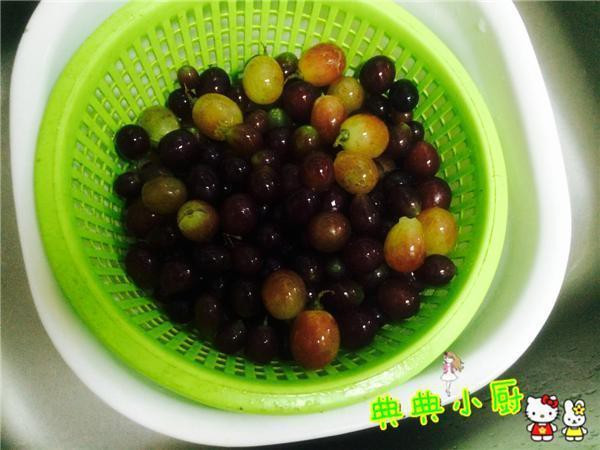 Rửa với nước chỉ là bước 1, nho phải rửa thêm vài bước nữa thì mới sạch hết bợn trắng, bóng loáng thích mắt - Ảnh 5. Rửa với nước chỉ là bước 1, nho phải rửa thêm vài bước nữa thì mới sạch hết bợn trắng, bóng loáng thích mắt - Ảnh 5.