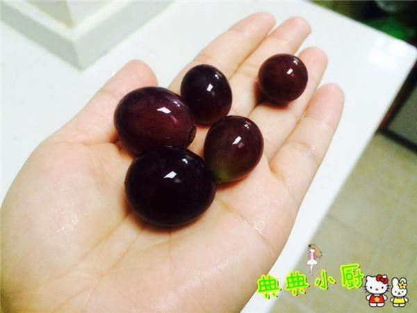 Rửa với nước chỉ là bước 1, nho phải rửa thêm vài bước nữa thì mới sạch hết bợn trắng, bóng loáng thích mắt - Ảnh 6. Rửa với nước chỉ là bước 1, nho phải rửa thêm vài bước nữa thì mới sạch hết bợn trắng, bóng loáng thích mắt - Ảnh 6.
