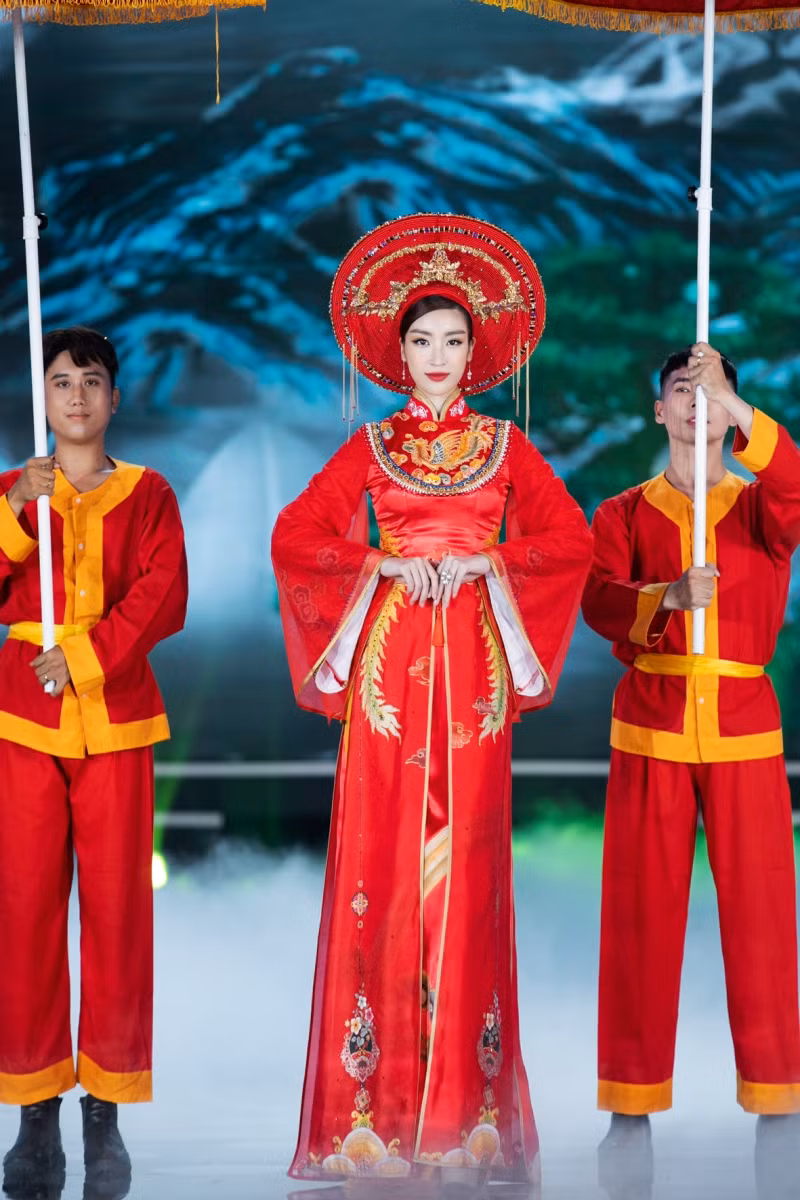 BST áo dài tín ngưỡng thờ Mẫu tam phủ của người Việt.