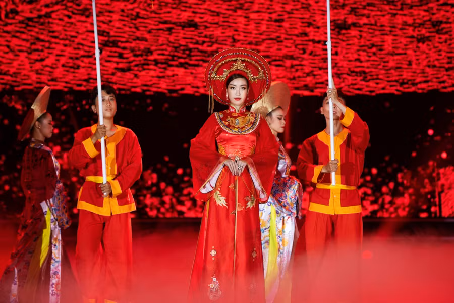 Hoa hậu Đỗ Mỹ Linh ăn chay 2 ngày trước khi hóa thân thành Thánh Mẫu ảnh 6