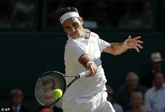 Federer thể hiện đẳng cấp của "ông vua sân cỏ"