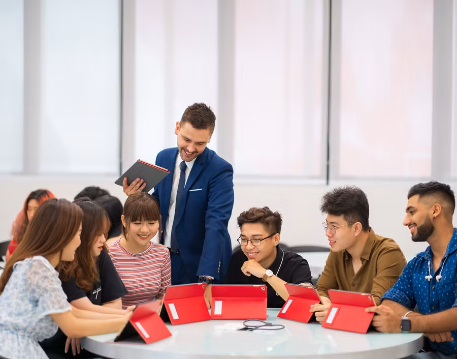 Sinh viên có nhiều cơ hội việc làm trong ngành Khoa học Dữ liệu và Trí tuệ Nhân tạo 