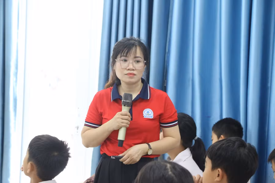 Cô Ngô Thị Hà có nhiều đổi mới, sáng tạo trong giảng dạy học sinh.