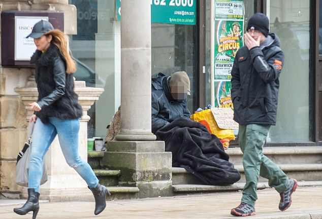 {title} Anh,ăn mày,thu nhập khủng,người vô gia cư