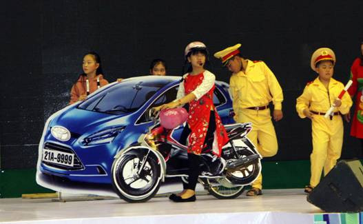 Giao lưu phần năng khiếu, biểu diễn tiểu phẩm, thơ ca hò vè… Giao lưu phần năng khiếu, biểu diễn tiểu phẩm, thơ ca hò vè…