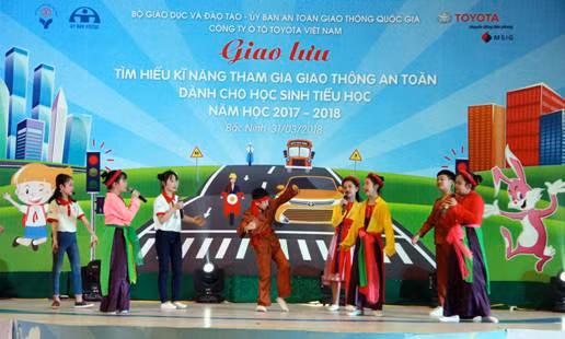 Giao lưu phần năng khiếu, biểu diễn tiểu phẩm, thơ ca hò vè…