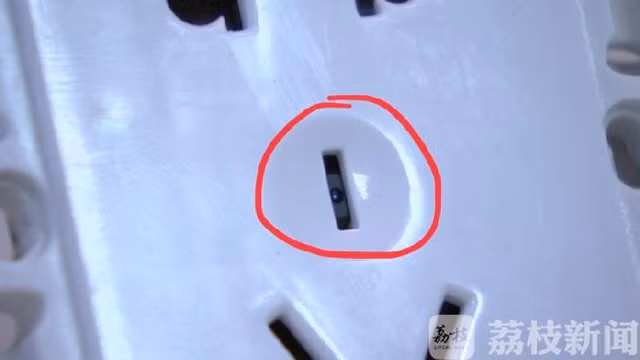 thay vat la ben trong o dien, nguoi phu nu phat hien dieu dang so chong cu lam - 3