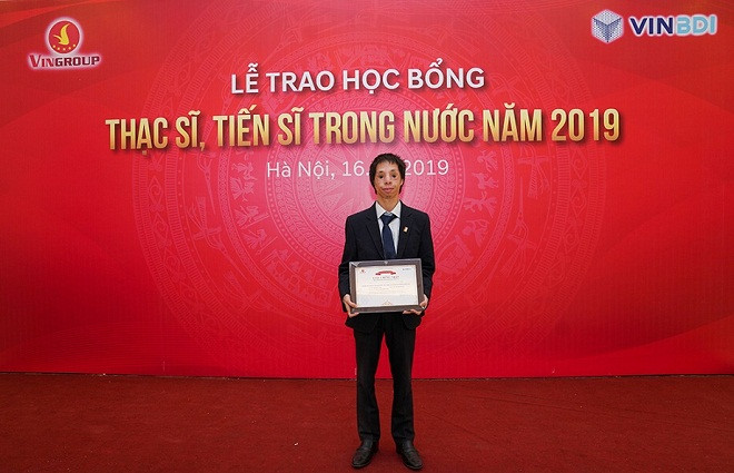 Học viên Phạm Đức Chinh, sinh viên xuất sắc của Đại học Bách Khoa Hà Nội bày tỏ vinh dự khi được nhân học bổng của Quỹ VINIF. Học viên Phạm Đức Chinh, sinh viên xuất sắc của Đại học Bách Khoa Hà Nội bày tỏ vinh dự khi được nhân học bổng của Quỹ VINIF.
