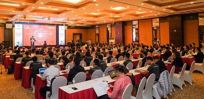 160 thạc sỹ và tiến sỹ xuất sắc trong lĩnh vực khoa học công nghệ, kỹ thuật và y dược đã giành được học bổng của Quỹ Đổi mới sáng tạo Vingroup (VINIF).