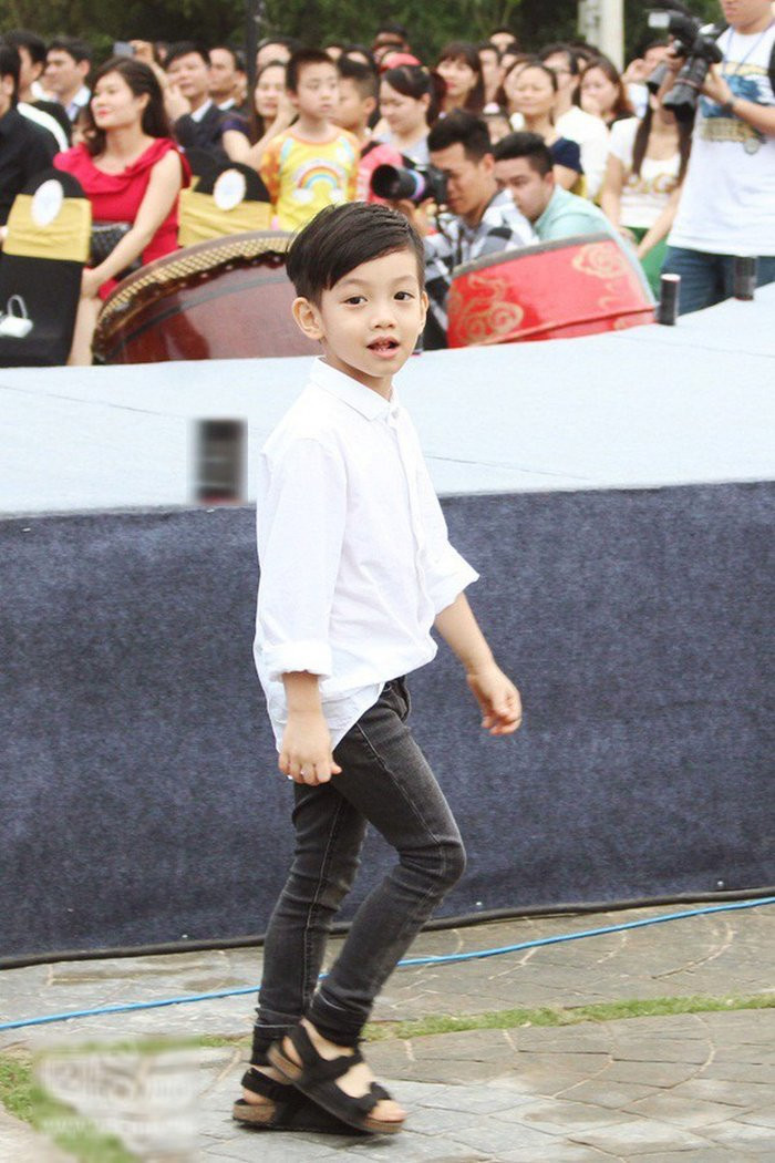 Cuộc sống như mơ của những quý tử nhà giàu: Người có công ty riêng năm 2 tuổi, người thừa kế gia sản kếch xù ảnh 4