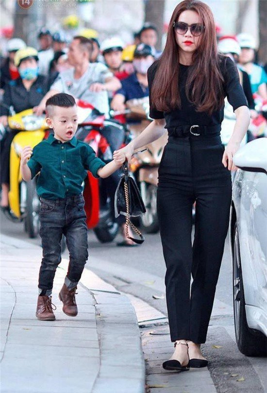 Cuộc sống như mơ của những quý tử nhà giàu: Người có công ty riêng năm 2 tuổi, người thừa kế gia sản kếch xù ảnh 6