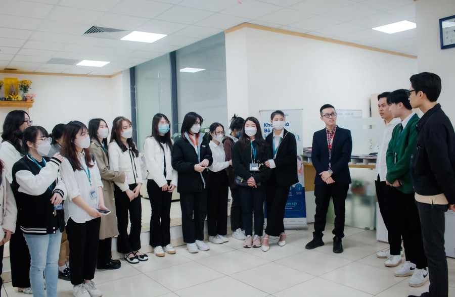 Sinh viên Học viện Tài chính đi thăm quan thực tế tại doanh nghiệp. Sinh viên Học viện Tài chính đi thăm quan thực tế tại doanh nghiệp.