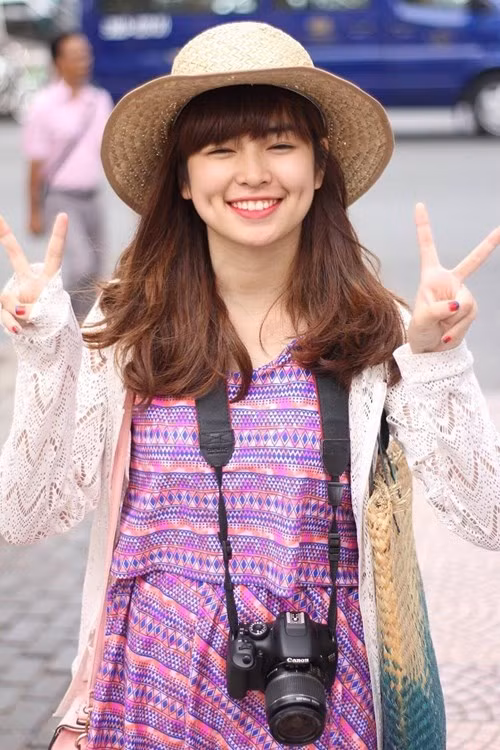 Có vẻ ngoài xinh xắn cùng tài năng diễn xuất, vì vậy, trang mạng xã hội của cô nàng thu hút một lượng lớn "fan" hâm mộ.