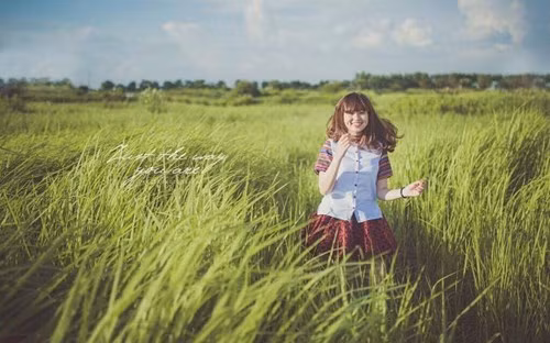 Khi hỏi Khánh Vân rằng, ngoại hình xinh đẹp có phải là một lợi thế rất lớn trong việc xây dựng phong cách mỗi người. Cô nàng cho hay, điều đó còn còn phụ thuộc vào lối suy nghĩ, cách mix đồ của từng người. Quan trọng nhất là phải có màu sắc riêng.