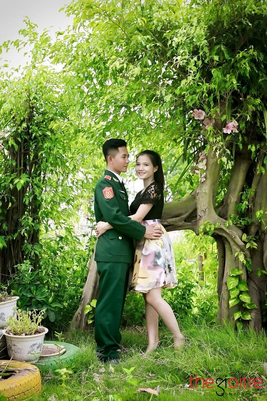 “Bọn mình không đặt ra nguyên tắc nào cho đối phương cả, đơn giản 2 đứa cùng hướng và tin tưởng lẫn nhau. Có lẽ quá hiểu nhau rồi nên những lúc cãi vã thì cả hai cũng nhanh chóng bình tĩnh ngồi lại phân tích đúng sai rồi mọi chuyện lại trở lại trạng thái cân bằng. Bọn mình dự định đợi người yêu học xong (5 năm) rồi đợi 2 năm đi công tác xa nhà rồi sẽ về chung 1 nhà”, Hà chia sẻ về bí quyết “giữ lửa” trong tình yêu.