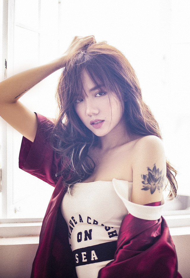 Hot girl Phương Ly: “Sống lạc quan là bí quyết để luôn trẻ trung” ảnh 2 Khi nhắc đến Phương Ly, ấn tượng đầu tiên mà nhiều người dành cho “em gái Phương Linh” chính là vẻ xinh đẹp không tì vết của mình, thậm chí càng ngày cô càng trẻ trung, xinh đẹp hơn xưa.