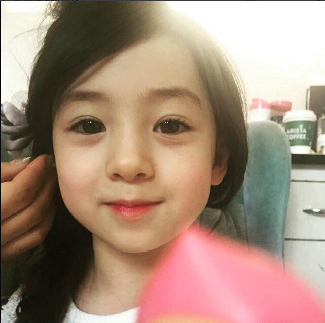 Những cô bé lai xinh như thiên thần được mệnh danh là hoa hậu tương lai ảnh 4