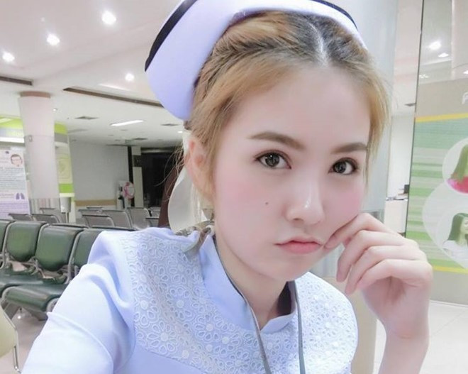 Maypim chọn phong cách trang điểm nhẹ nhàng, tôn lên những nét đẹp tự nhiên, thanh tú trên khuôn mặt. Nu y ta Thai Lan noi tieng vi xinh nhu hot girl hinh anh 4