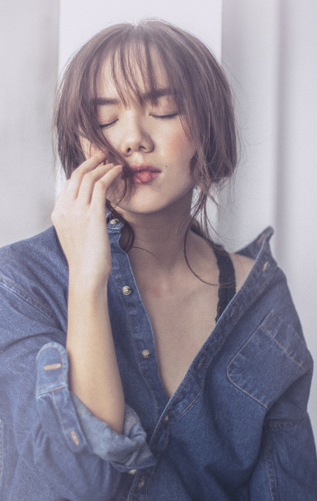 Hot girl Phương Ly: “Sống lạc quan là bí quyết để luôn trẻ trung” ảnh 4 Với những lời chia sẻ chân thành về việc “Chị Linh sẽ không ủng hộ em đi hát đâu”, giọng ca 9X đã khiến nhiều khán giả thích thú vì một cô gái cá tính, dám “mạo hiểm” để theo đuổi ước mơ.