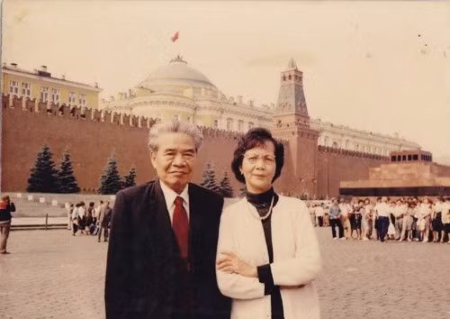  GS Tạ Quang Bửu và bà Hoàng Thị Oanh - con gái Nhà văn hóa Hoàng Đạo Thúy. Ảnh: Gia đình cung cấp 