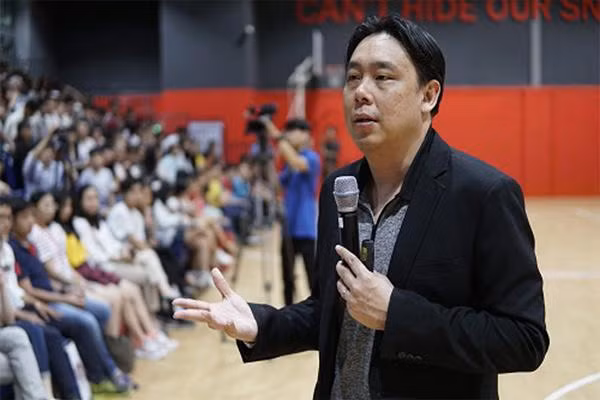 triet ly day con cua trieu phu vuon len tu dua tre bi duoi khoi truong, ai cung than phuc - 2