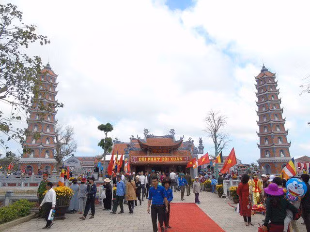 Nhung diem du lich tam linh nen ghe ngay dau xuan hinh anh 3