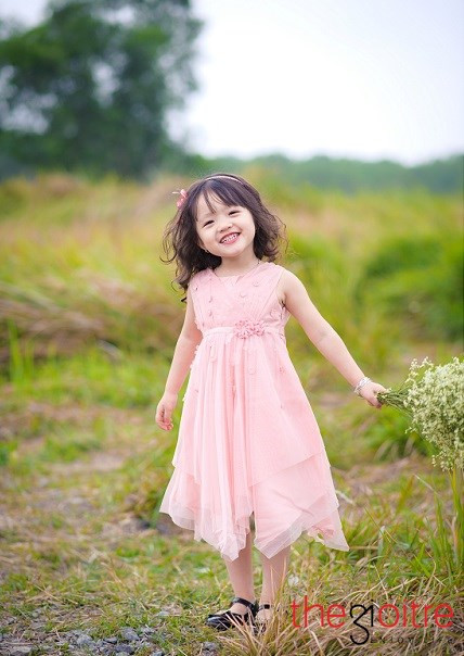 Lớn lên Quỳnh Chi thích làm cảnh sát: “Con làm cảnh sát để bắt hết những chú thanh niên ngổ ngáo, lạng lách trên đường”. Cũng có lúc, bé ước mơ trở thành bác sĩ để chữa bệnh cho bà ngoại. Lớn lên Quỳnh Chi thích làm cảnh sát: “Con làm cảnh sát để bắt hết những chú thanh niên ngổ ngáo, lạng lách trên đường”. Cũng có lúc, bé ước mơ trở thành bác sĩ để chữa bệnh cho bà ngoại.