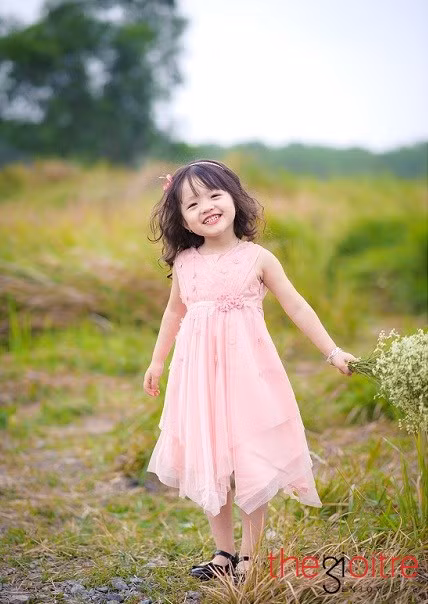 Lớn lên Quỳnh Chi thích làm cảnh sát: “Con làm cảnh sát để bắt hết những chú thanh niên ngổ ngáo, lạng lách trên đường”. Cũng có lúc, bé ước mơ trở thành bác sĩ để chữa bệnh cho bà ngoại.